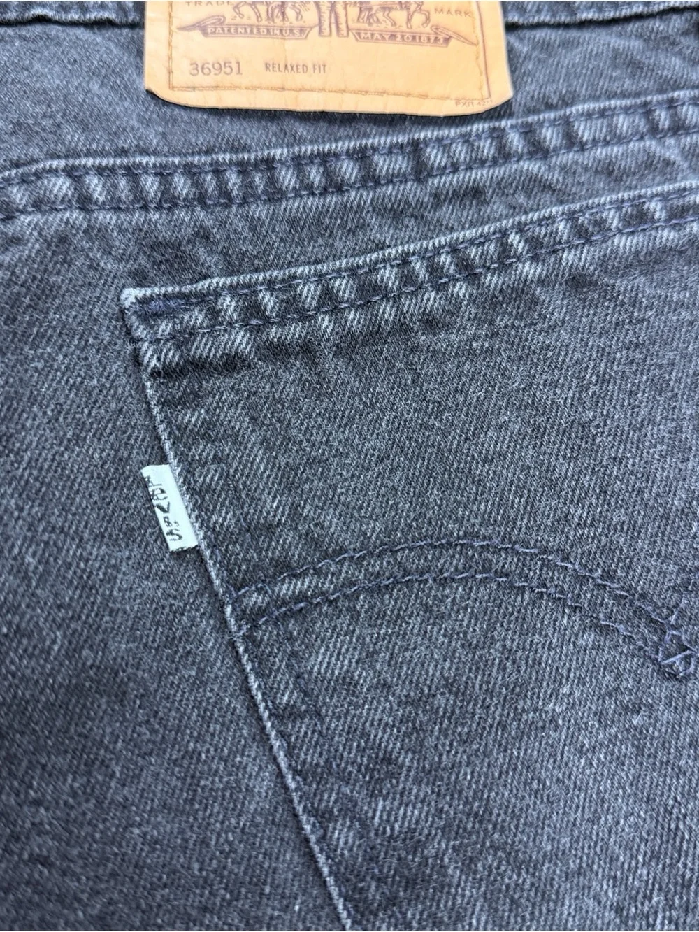 Vintage 90s Levi’s Black White Tab Essential Denim Jean Jort Shorts Size 34